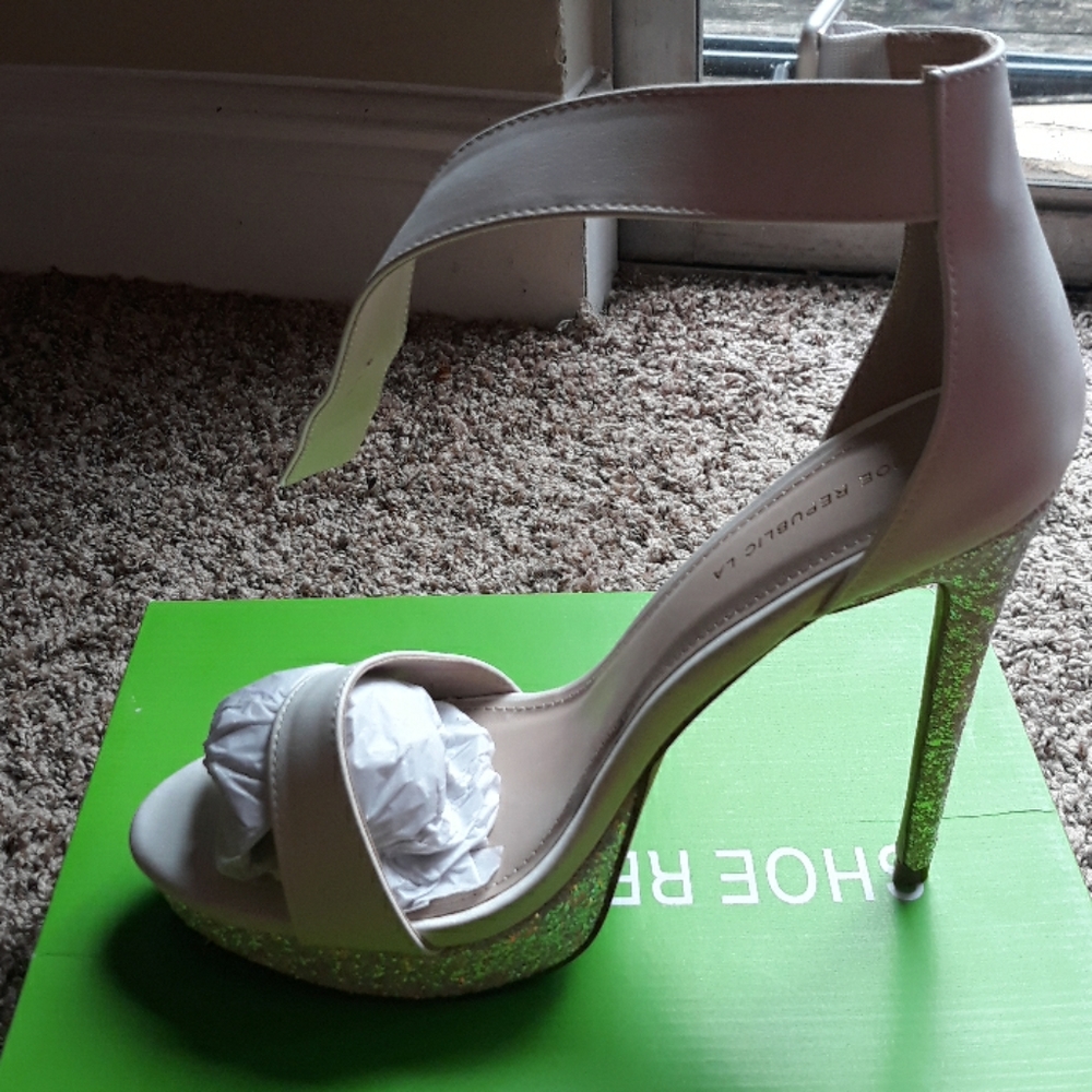NEW Make an offer. Must sell today! Size 10 Heels